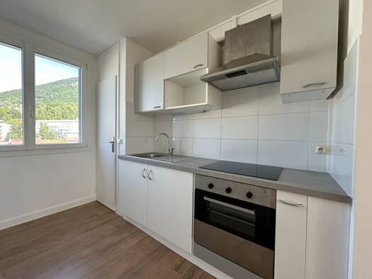 Appartement à louer 790 € 4 pièces 2 chambres 68 m² 6ème étage Centre Ville Ouest Voiron 38500