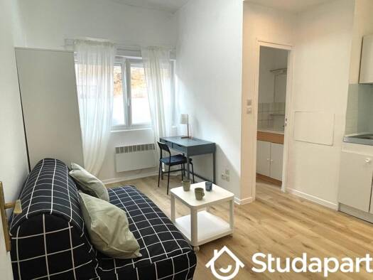 Appartement à louer 400 € 1 pièce 15 m² RDC Cheminots-Acacias-Faubourg de Lille Valenciennes 59300
