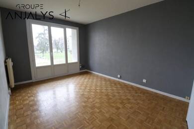Appartement à louer 716 € 2 pièces 1 chambre 44 m² Étage 1/1 Centre Decines-Charpieu 69150