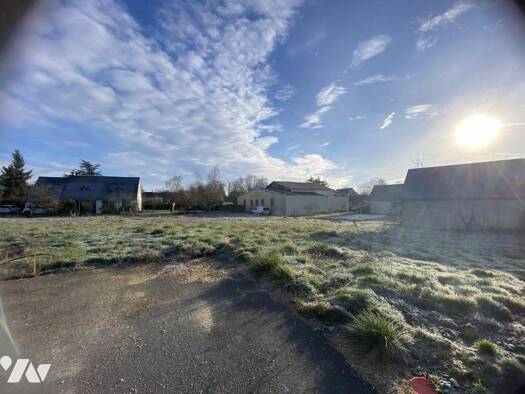 Terrain constructible viabilisé à vendre 145 220 € 703 m² de terrain Rouziers-de-Touraine 37360