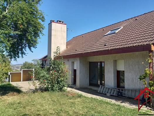 Maison à vendre 245 000 € 7 pièces 4 chambres 150 m² 1 385 m² de terrain Lons le Saunier 39000