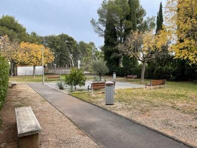 Appartement à louer 1 047 € 4 pièces 3 chambres 75 m² 3ème étage Zone Agricole et Boisée La Londe-les-Maures 83250