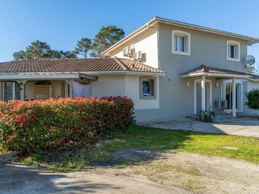 Villa à vendre 678 000 € 9 pièces 7 chambres 315 m² 2 670 m² de terrain Lugos 33830