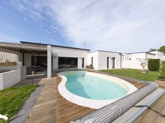 Maison de plain-pied à vendre 439 892 € 6 pièces 4 chambres 150 m² 581 m² de terrain Saint André d'Ornay-Pont Morineau La Roche-sur-Yon 85000