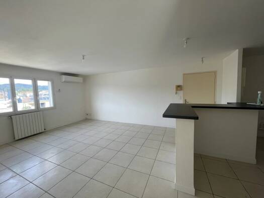 Appartement à louer 670 € 4 pièces 3 chambres 87 m² 1 étages Saint-Julien-les-Rosiers 30340