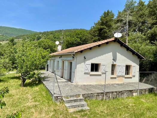 Maison de plain-pied à vendre 265 000 € 6 pièces 3 chambres 120 m² 3 460 m² de terrain Nant 12230