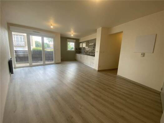 Appartement à louer 700 € 3 pièces 2 chambres 65,22 m² RDC/3 Poitiers 86000