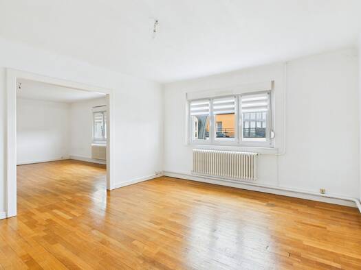 Appartement à louer 999 € 5 pièces 3 chambres 122 m² Étage 3/3 Nouvelle Ville Metz 57000