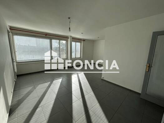 Appartement à louer 691 € 5 pièces 3 chambres 85,9 m² 3ème étage Centre Social Laon 02000