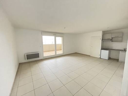 Appartement à louer 699 € 2 pièces 1 chambre 52 m² Étage 1/1 Centre Castelginest 31780