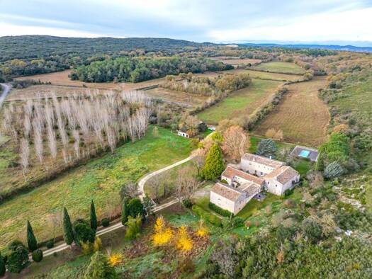 Maison à vendre 1 750 000 € 21 pièces 14 chambres 698 m² 25 000 m² de terrain Sainte-Anastasie 30190