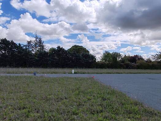 Terrain constructible viabilisé à vendre 80 486 € 1 650 m² de terrain Fors 79230