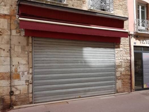 Local commercial à louer 1 406 € 100 m² de surface de vente Centre Ville Mâcon 71000