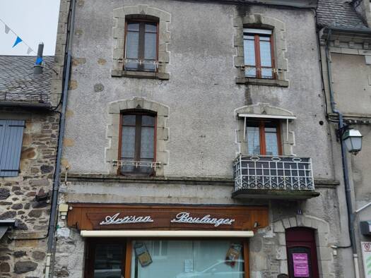 Maison à vendre 188 125 € 14 pièces 6 chambres 168 m² Riom-ès-Montagnes 15400