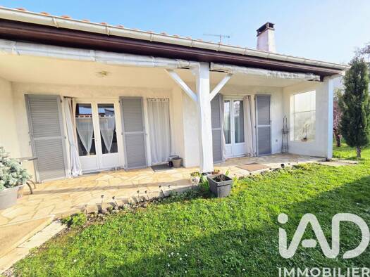 Maison de plain-pied à vendre 256 000 € 3 pièces 2 chambres 91,4 m² 555 m² de terrain Nord Ouest Saujon 17600