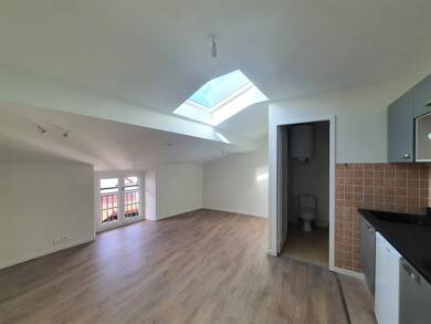 Appartement à louer 397 € 1 pièce 23 m² Dernier étage, Étage 2/2 St Palais 64120