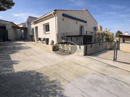 Maison de plain-pied à vendre 459 900 € 4 pièces 3 chambres 125 m² 470 m² de terrain Saint-Mitre-les-Remparts 13920