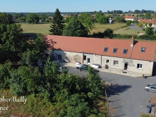 Maison à vendre 224 800 € 8 pièces 4 chambres 190 m² 6 302 m² de terrain Diou 03290