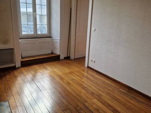 Appartement à louer 670 € 2 pièces 1 chambre 58 m² Étage 1/3 Saint Pierre Pontarlier 25300