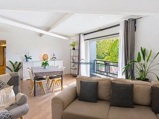 Appartement à vendre 204 000 € 6 pièces 4 chambres 175 m² 1 étages Camaret-sur-Aigues 84850