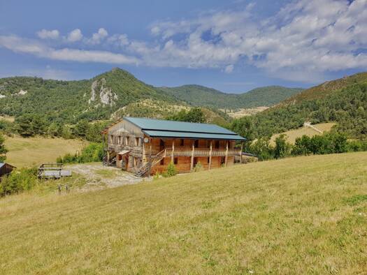 Maison à vendre 375 000 € 11 pièces 7 chambres 349 m² 7 149 m² de terrain Val-Maravel 26310