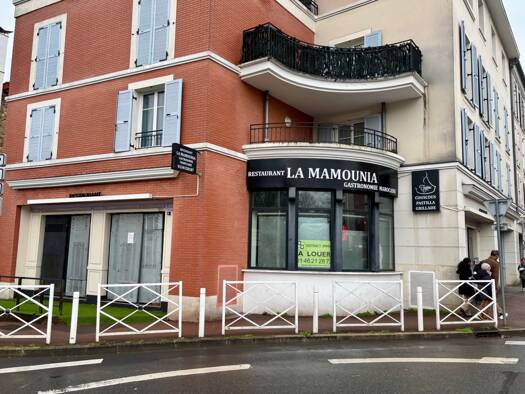 Boutique à louer 3 000 € 146 m² de surface de vente Le Plessis-Bouchard 95130