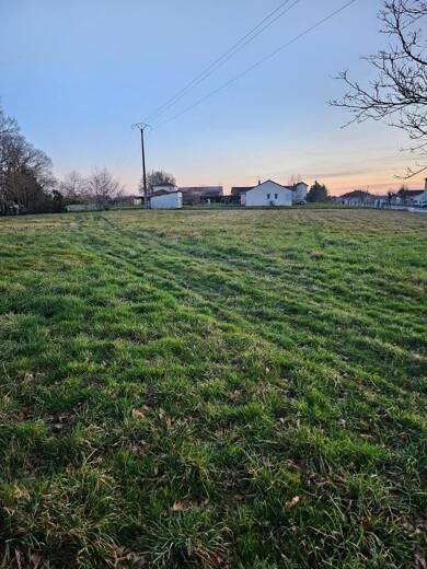 Terrain constructible à vendre 50 000 € 900 m² de terrain Burgnac 87800