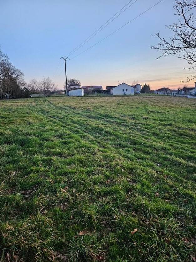 Terrain constructible à vendre 50 000 € 900 m² de terrain Burgnac 87800