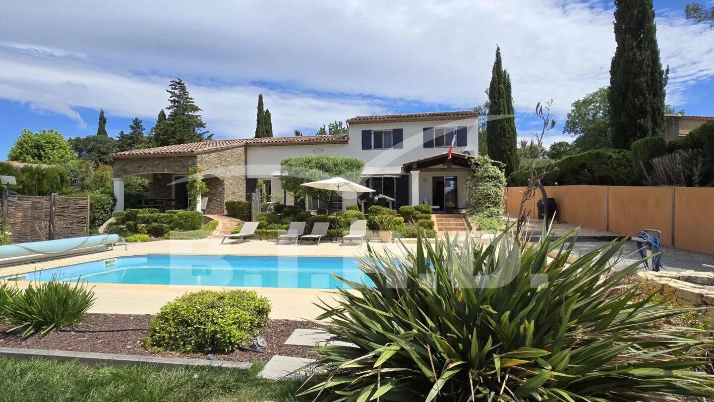Maison à vendre, 240m², BAGNOLS EN FORET