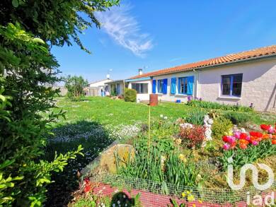 Maison de plain-pied à vendre 133 500 € 5 pièces 3 chambres 89 m² 944 m² de terrain Saint-Seurin-de-Palenne 17800