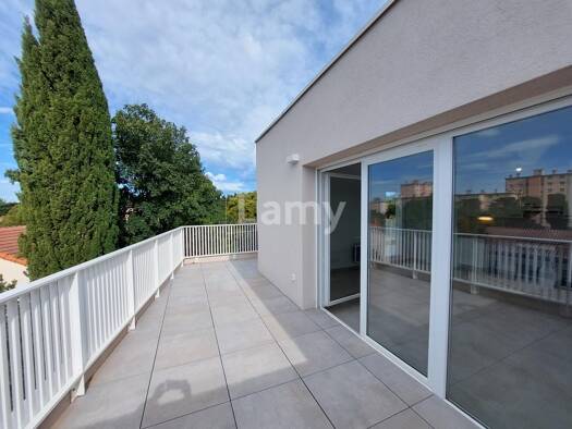 Appartement à louer 861 € 3 pièces 66 m² Étage 3/3 Beausoleil Nîmes 30000