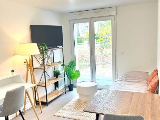 Studio à louer - logement étudiant 510 € 1 pièce 18 m² RDC Activités Orléans 45100