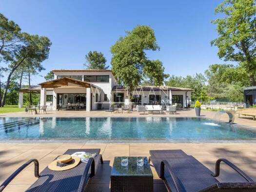 Maison à vendre - Neuf 2 550 000 € 9 pièces 6 chambres 370 m² 4 200 m² de terrain Saint-Paul-en-Forêt 83440