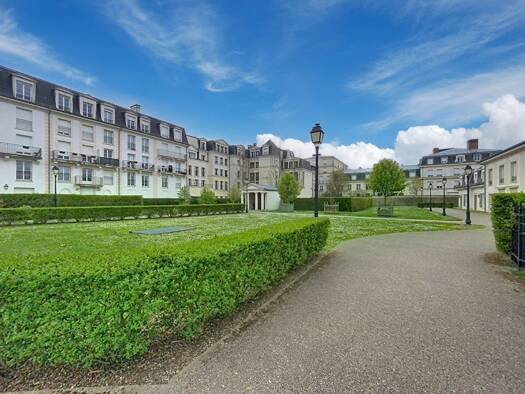 Appartement à louer 1 290 € 2 pièces 1 chambre 50 m² 3ème étage Serris 77700