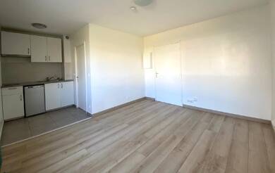 Appartement à louer 745 € 1 pièce 20 m² RDC/1 Charentonneau Maisons-Alfort 94700