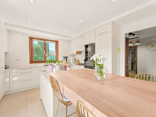 Maison à vendre 1 190 000 € 7 pièces 5 chambres 221 m² 1 275 m² de terrain Moëns Prévessin-Moëns 01280