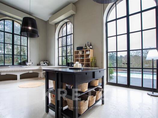 Maison à vendre 1 800 000 € 10 pièces 4 chambres 371 m² 3 100 m² de terrain Charbonnières-les-Bains 69260
