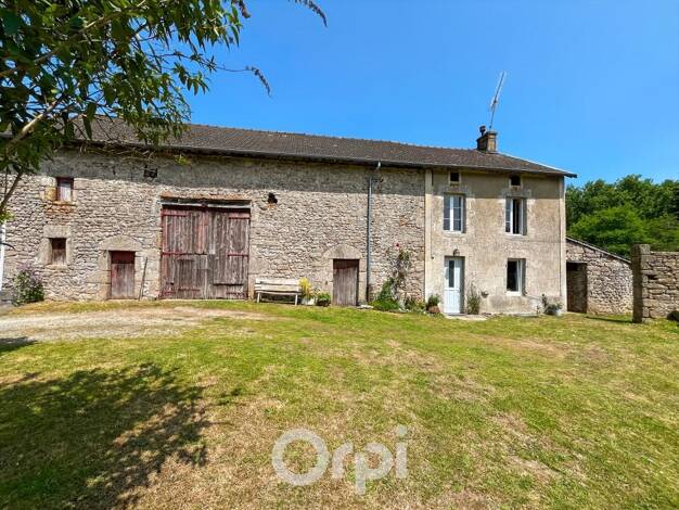 Maison à vendre 76 900 € 3 pièces 2 chambres 77 m² 929 m² de terrain Saint-Léger-la-Montagne 87340