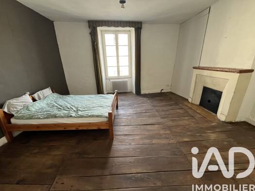 Maison de ville à vendre 67 500 € 5 pièces 4 chambres 129 m² La Mara Parthenay 79200