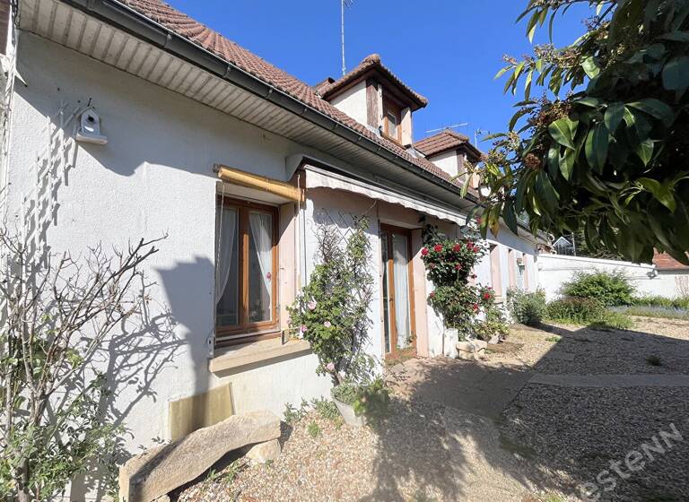 Maison de plain-pied à vendre 219 500 € 7 pièces 4<br/>chambres 144 m²<br/>superficie 1 000 m²<br/>terrain La Drenne 60790