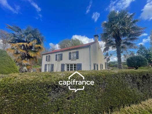 Maison à vendre 205 000 € 7 pièces 4 chambres 141 m² 1 410 m² de terrain Saint-Cyr-des-Gâts 85410