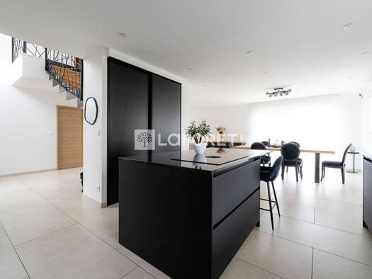 Maison à vendre 490 000 € 8 pièces 4 chambres 185 m² 561 m² de terrain Cantin 59169