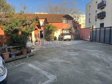 Ferme à vendre 742 000 € 10 pièces 10 chambres 250 m² 750 m² de terrain Le Village Vaulx-en-Velin 69120