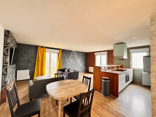 Appartement à louer 800 € 3 pièces 2 chambres 67 m² Étage 2/2 Forges-Jean Yole La Roche sur Yon 85000