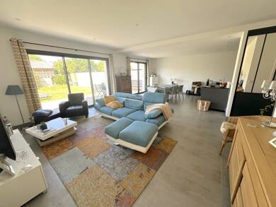 Maison à louer 2 500 € 6 pièces 240 m² Bruges 33520