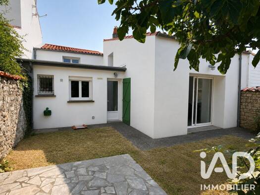 Maison à vendre 360 000 € 4 pièces 2 chambres 92 m² 150 m² de terrain Nord Nieul-sur-Mer 17137