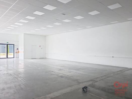 Local commercial à louer 1 865 € 214 m² de surface de vente Mounicq-Taranelle-Trinite-Soarns Orthez 64300