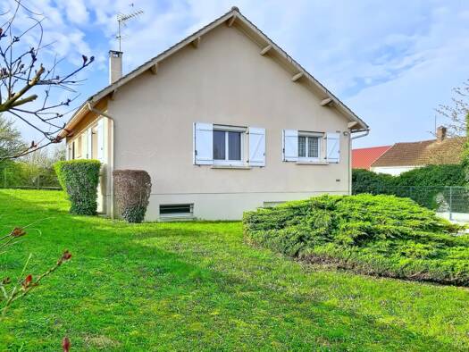 Maison de plain-pied à vendre 259 000 € 4 pièces 2 chambres 83 m² 1 044 m² de terrain La Ferté-Alais 91590
