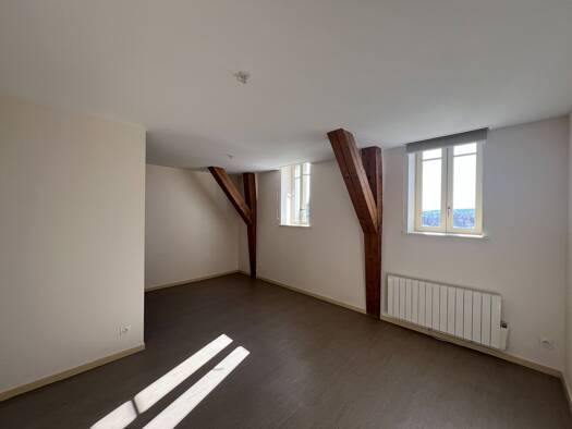 Appartement à louer 500 € 2 pièces 1 chambre 64 m² Étage 4/4 Le Centre-Centre Ville Roanne 42300
