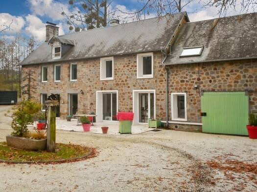 Ferme à vendre 357 900 € 9 pièces 6 chambres 207 m² 5 300 m² de terrain La Chapelle-Biche 61100